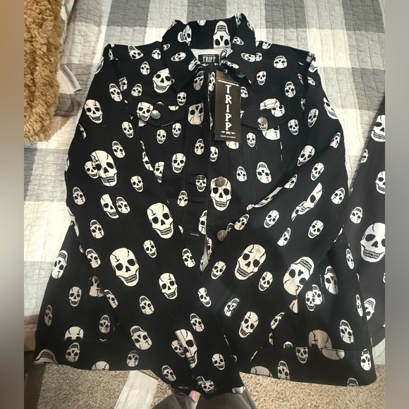 Brand new- Tripp NYC Women’s Skull jacket and pant set. Size Med/ Size 26/3 - Picture 2 of 7